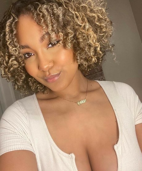 Parker McKenna Posey pornographic model galleries