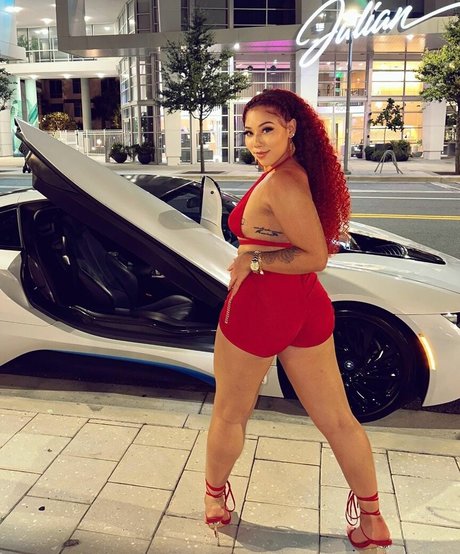 Kiah Dream naked model pictures