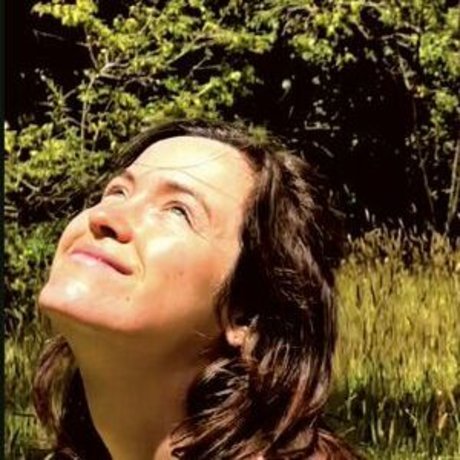 Naomi Wildman sexy model picture