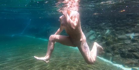 Naomi Wildman pretty model gallery