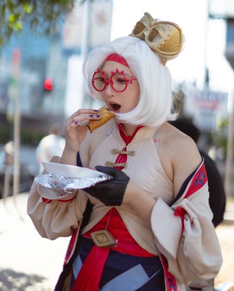 Caytie Cosplay star adult img