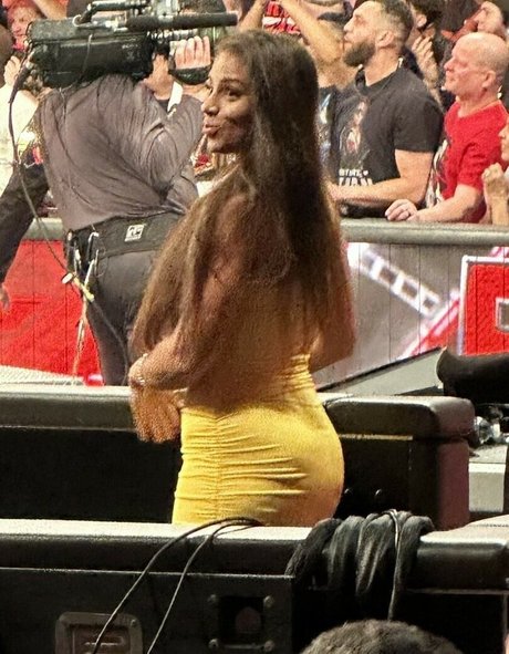 Samantha Irvin model hot pic