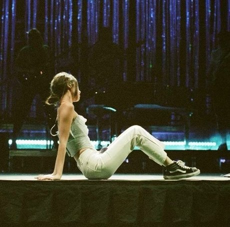 Olivia Rodrigo pornographic actress pics