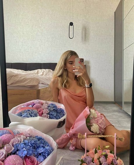 amelie moore nude model pics