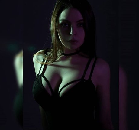 asami gate free actress photo