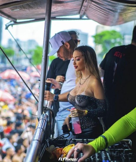 Carolina Fernandes model top pic