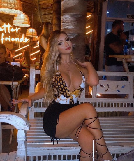 Carolina Fernandes star naked images