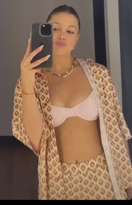 Olivia Holt star high quality gallery