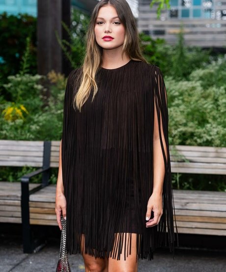 Olivia Holt model erotic image