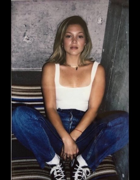 Olivia Holt sex pornstar gallery