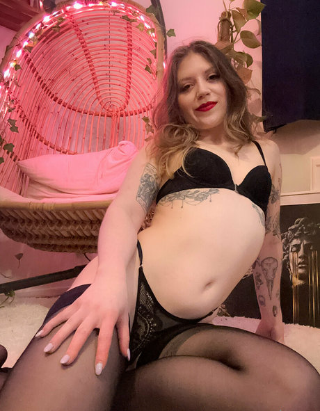 curvy teen onlyfans erotic image