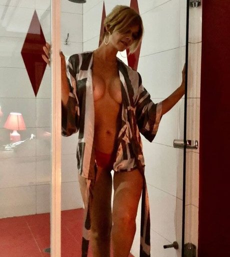 Monicest art star photos