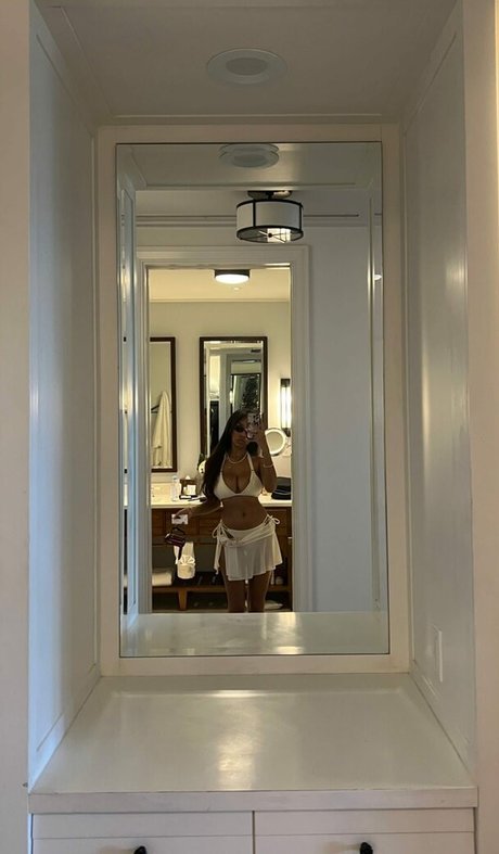 Daphne Blunt high quality star img