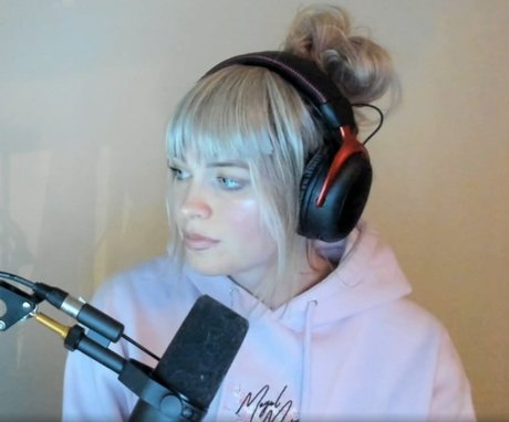 QTCinderella hd actress pic