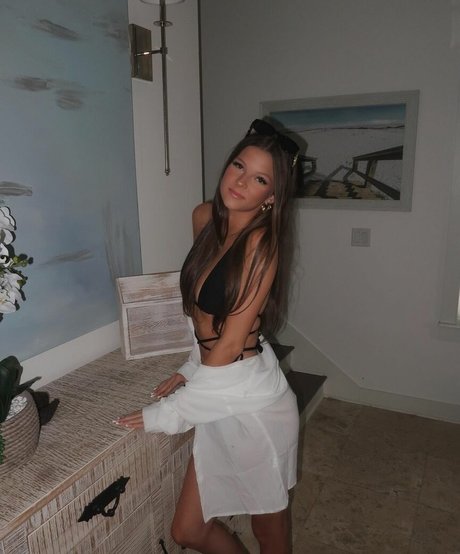 Mia Torrence star free img