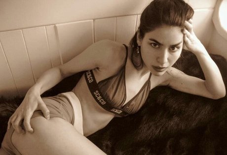 Kittenqueenpurs model free image