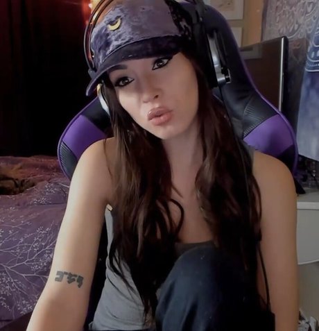 MelonieMac pornstar erotic pictures