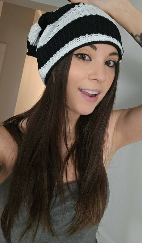 MelonieMac sex model pictures