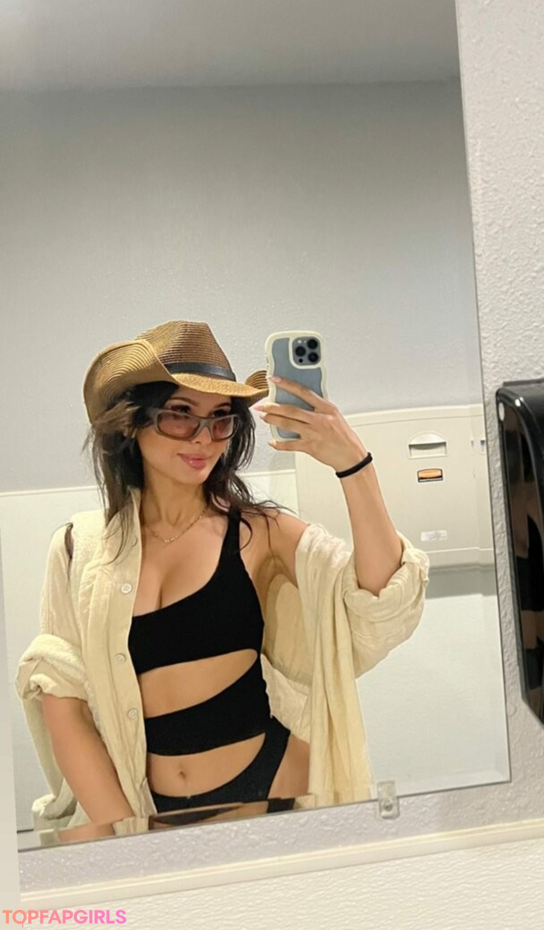 tattooed shemale onlyfans art naked pic