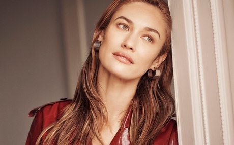 Olga Kurylenko pornstar erotic gallery