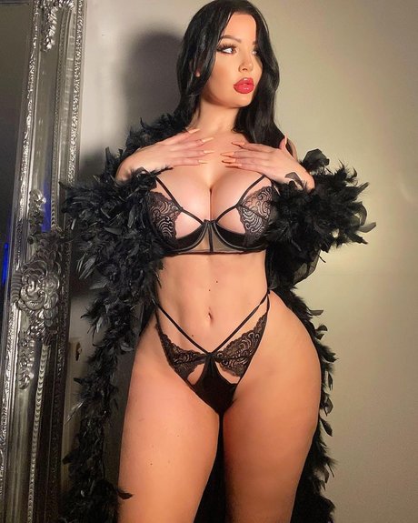 Elizabeth Georgina star naked img