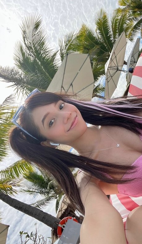 Eeeveenara hot pornstar image