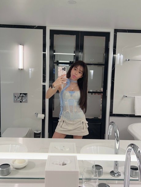 Eeeveenara pornstar nude picture