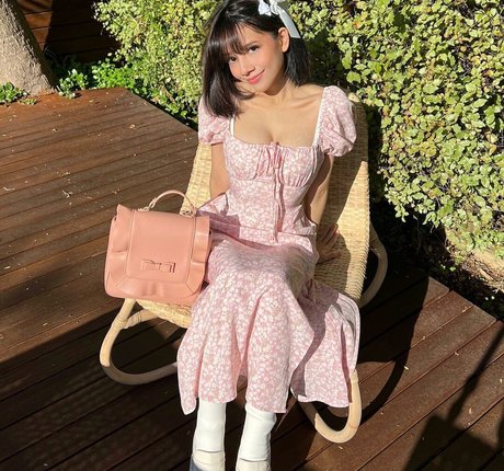 Eeeveenara naked model images