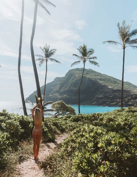 Amberleigh West best model image