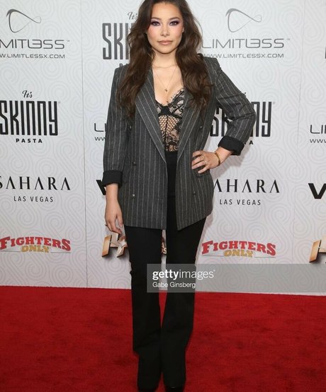 Jessica Parker Kennedy top actress photos