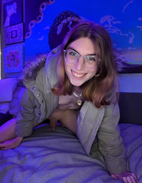 Nayomo naked model img