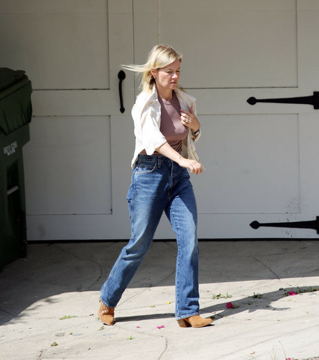 Elisha Cuthbert model sexy pic