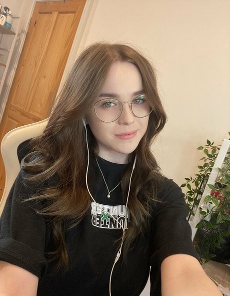 Frankie Lollia perfect actress pics