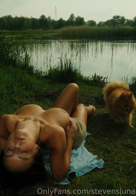 Luna Stevens model nude pictures