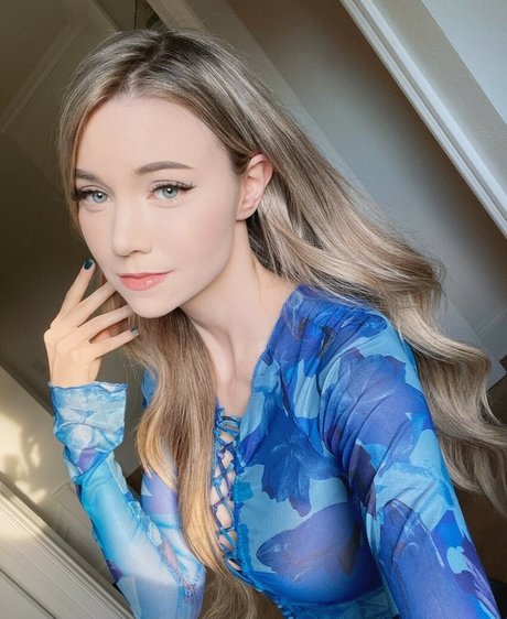 Dizzykitten beautiful model photos