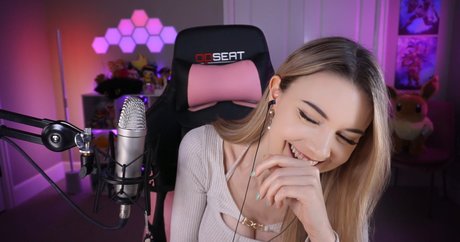 Dizzykitten art actress pic