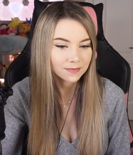 Dizzykitten high quality pornstar photo