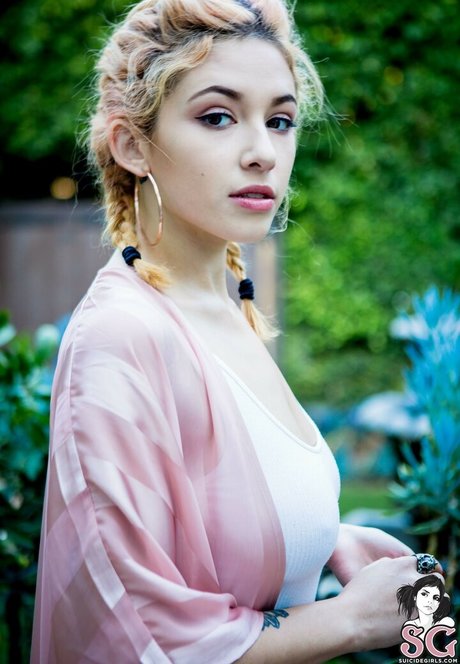 Sophoulla model adult pics