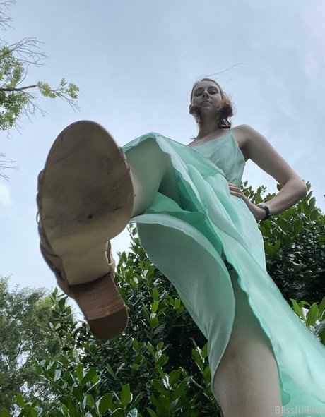 blissfulellie model beautiful picture