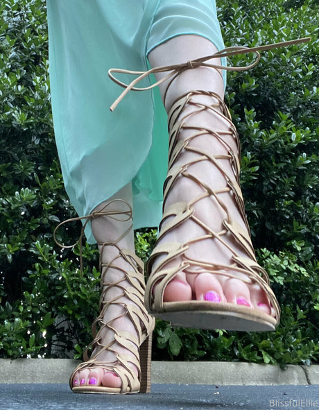 blissfulellie model hot pic