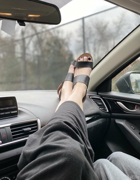 blissfulellie nudes model gallery