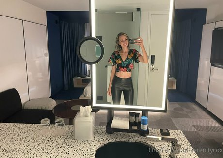 serenitycox adult star images