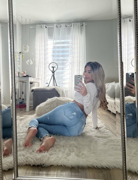 Roxannesimz porn model archive