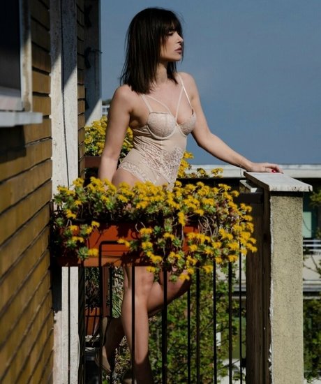 Sheilagrembiule erotic star img