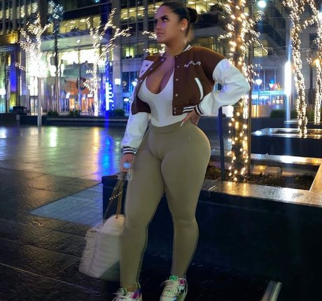 Viphanaaels model naked pics