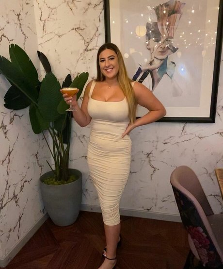 curvy lesbian onlyfans naked pic