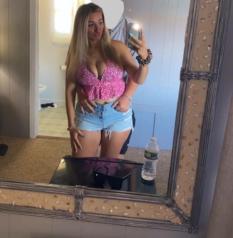 Angelina Cross art star image