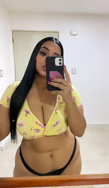 Adriana Jinett model sexy img