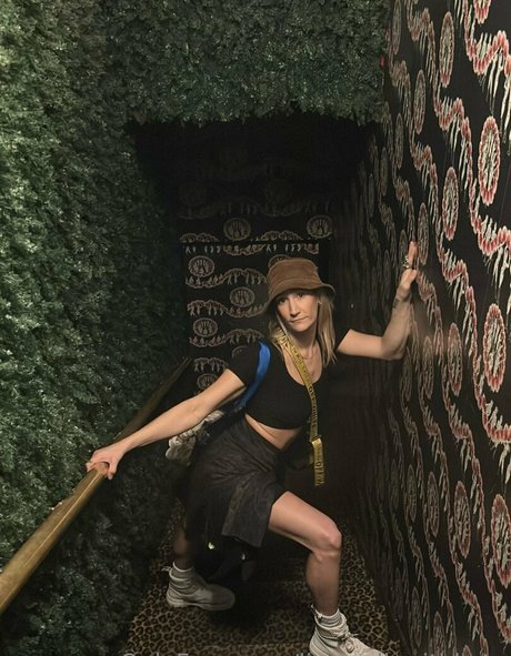 shemale handjob onlyfans xxx images