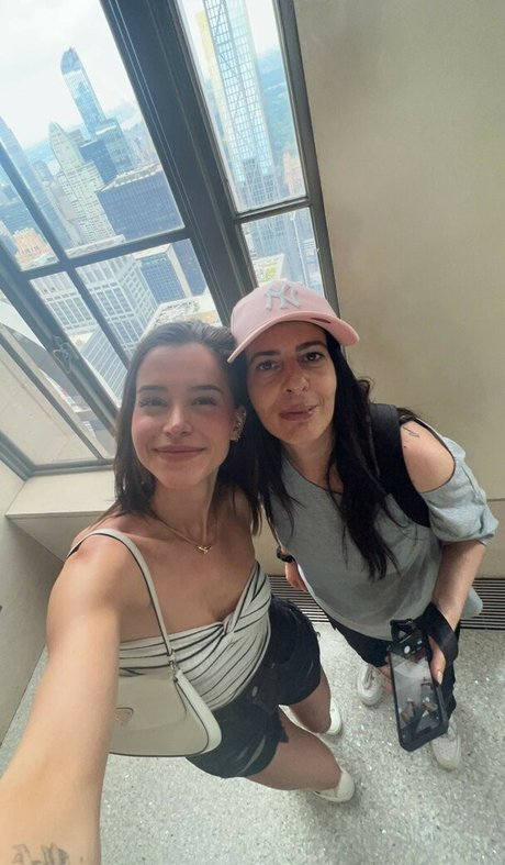 Lea Elui pornstar nude photo